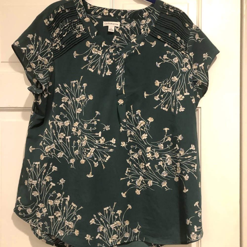 Pretty green floral blouse, size large